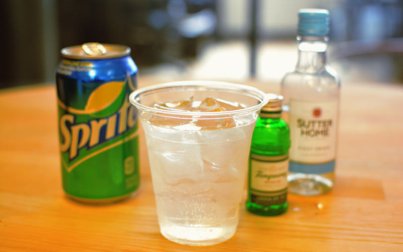 Faire un French75 dans un avion