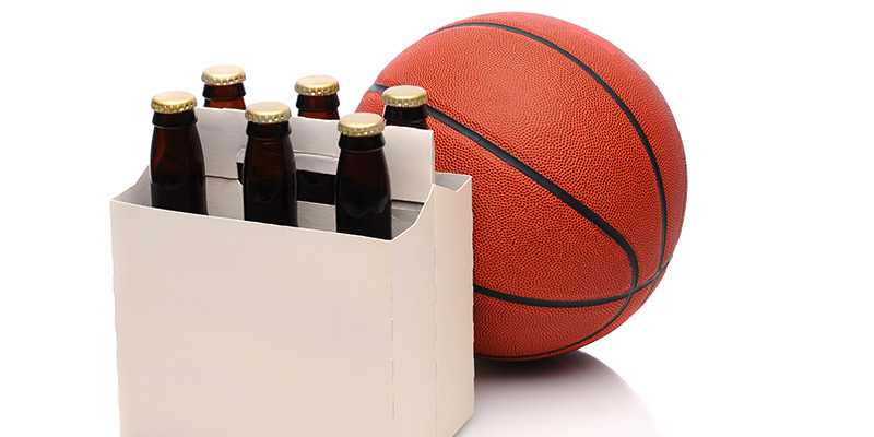 Les champions de la NBA célèbrent avec beaucoup de bière