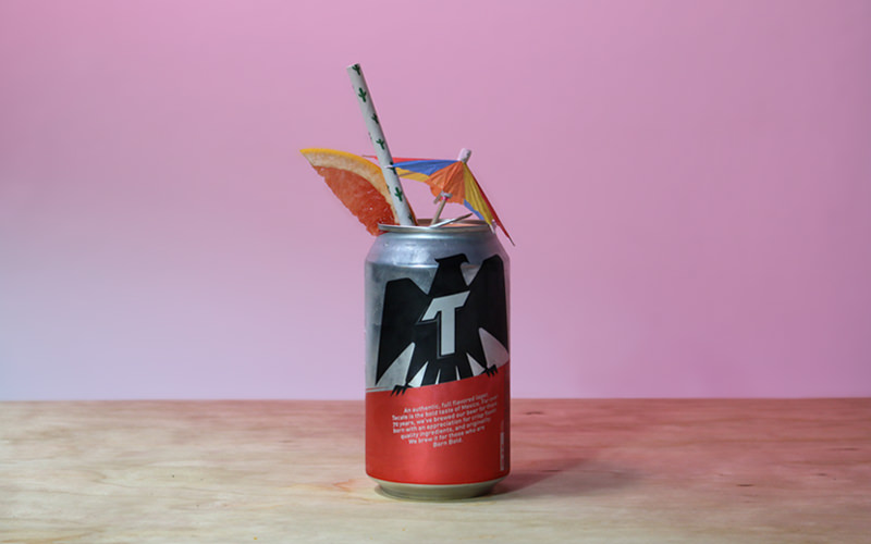 Le cocktail de canette de bière Tecate Paloma