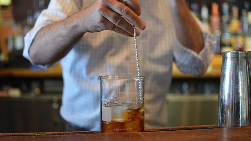 société de distillation de new york fabriquant un manhattan