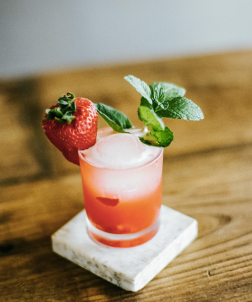 Le cocktail Southern Belle est le cocktail Campari parfait pour se diversifier à partir de Negronis