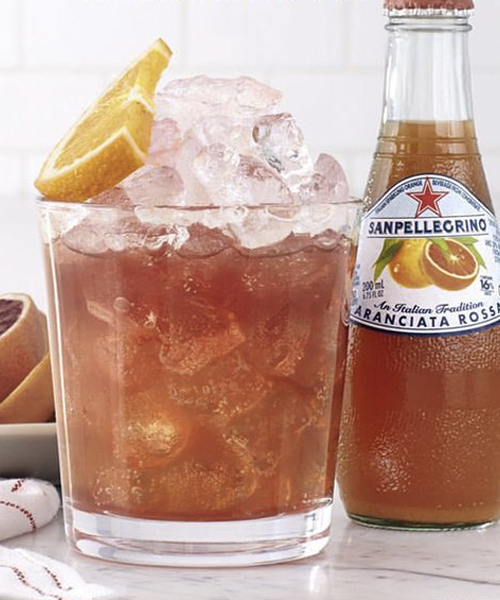 Love on the Rocks est le cocktail Campari parfait pour sortir de Negronis