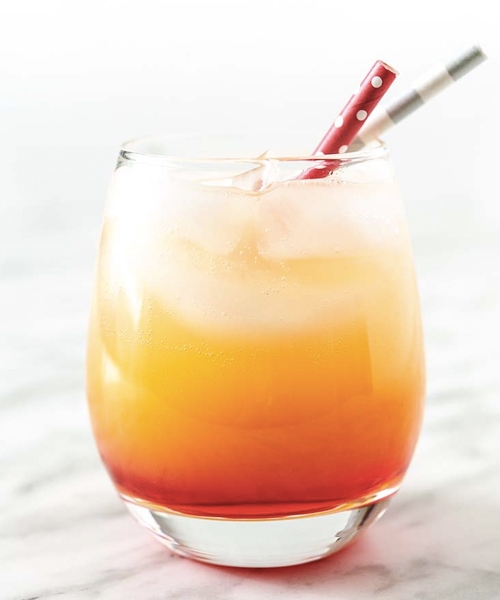   Le Sparkling Campari Orange Cocktail est le cocktail Campari parfait pour se diversifier à partir de Negronis