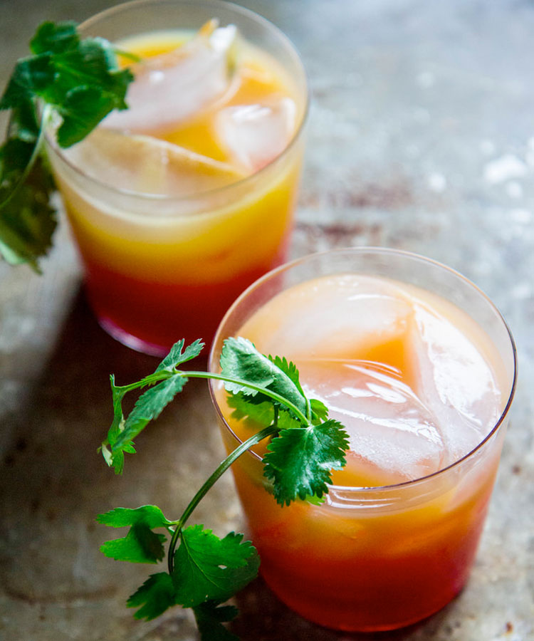 Ce cocktail à base de tequila, de tequila, de betterave et d'orange est une boisson printanière que vous devez préparer dès maintenant.