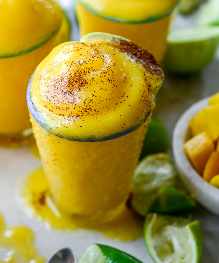 Ce cocktail givré à base de tequila Mango Margarita est une boisson printanière que vous devez préparer dès maintenant.