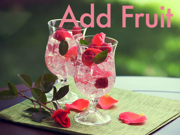 Ajouter des fruits au vin rosé