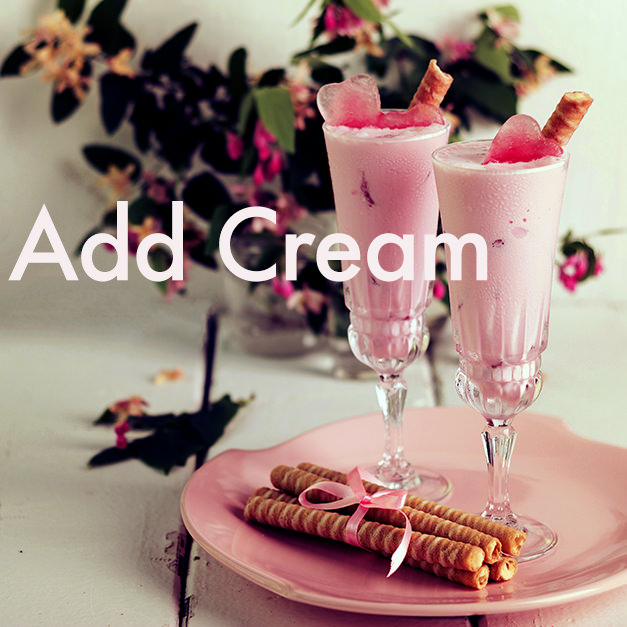 Ajouter la crème au vin rosé