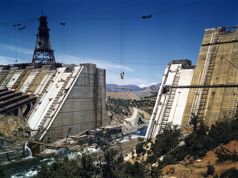 Le barrage de Shasta en construction