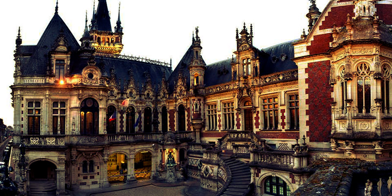 Palais Bénédictine est une distillerie dans un palais