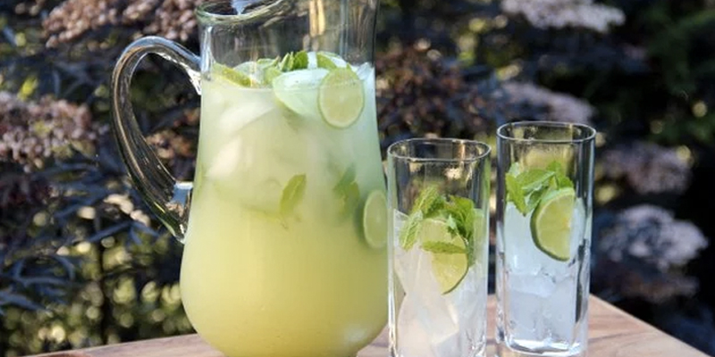 10 recettes de cocktails par lots pour votre fête du jour du grand match !