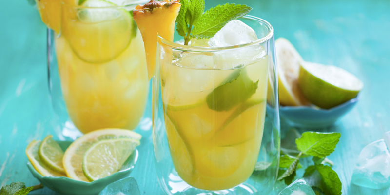 10 recettes de cocktails par lots pour votre fête du jour du grand match !