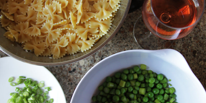 Assemblage de la salade de pâtes