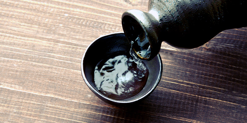 Boire du saké avec un barbecue coréen