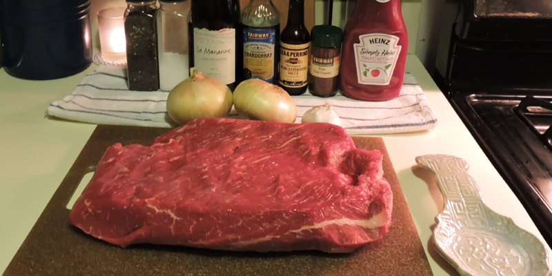 Les ingrédients d'une poitrine de bœuf parfaite pour le barbecue.