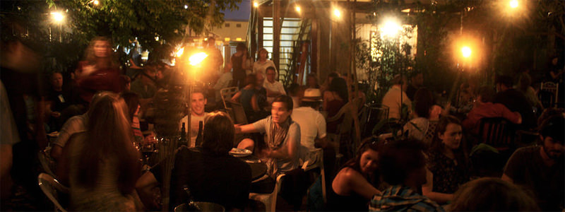 Quel autre magasin de vin vous permet de boire votre vin dans son jardin ?