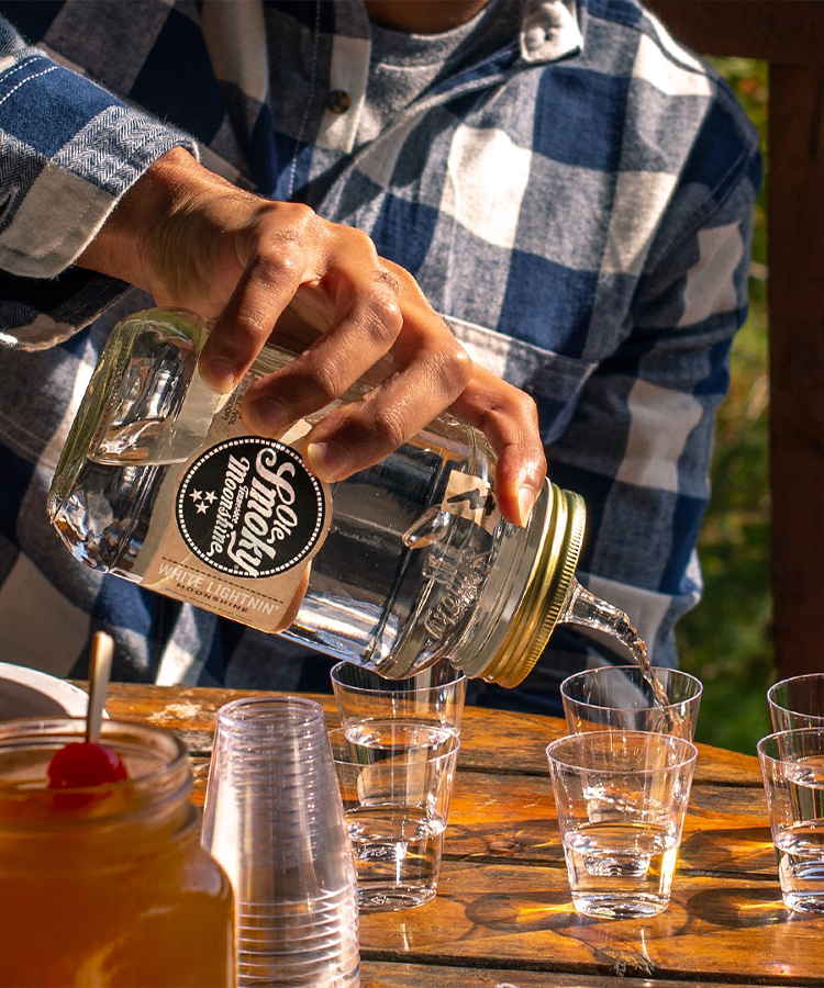 Ole Smoky Moonshine est un barman Moonshine recommandé. 