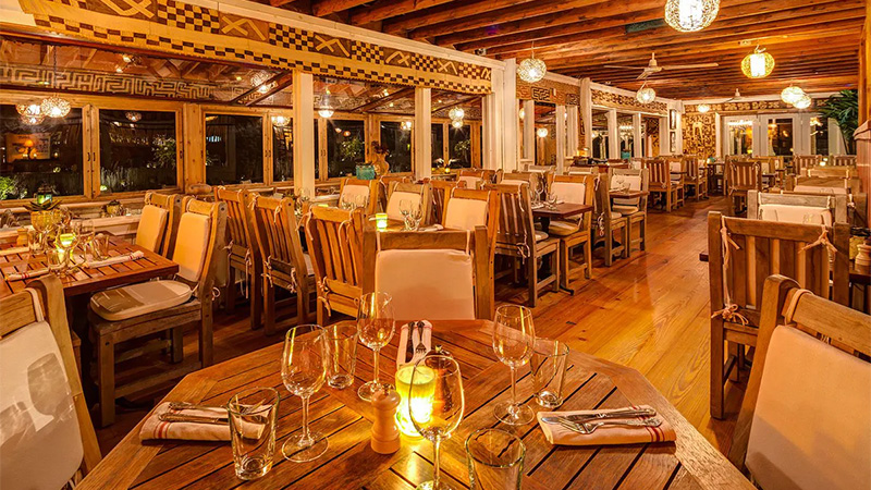 Le Crow's Nest est l'un des meilleurs endroits pour boire dans les Hamptons et Montauk.