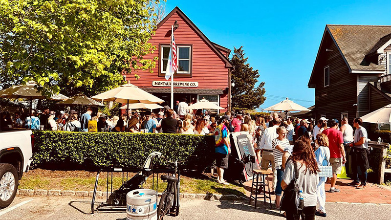 Montauk Brewing Co. est l'un des meilleurs endroits pour boire dans les Hamptons et Montauk.