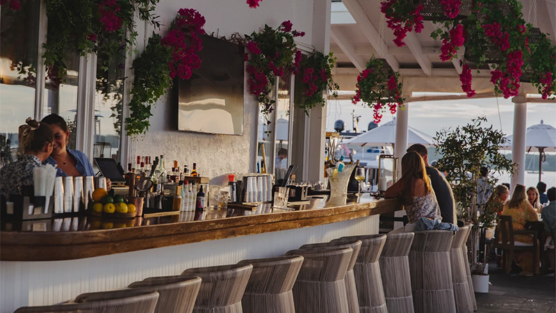 Si Si est l'un des meilleurs endroits pour boire dans les Hamptons et Montauk.