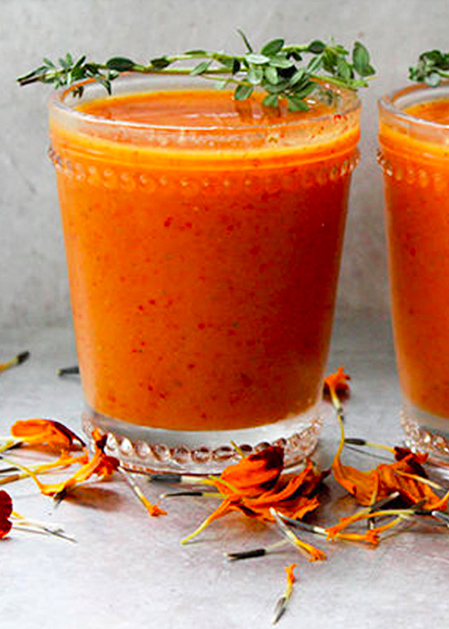 Le Mango & Strawberry Gin Smash est l'une des meilleures recettes de cocktails à la mangue.