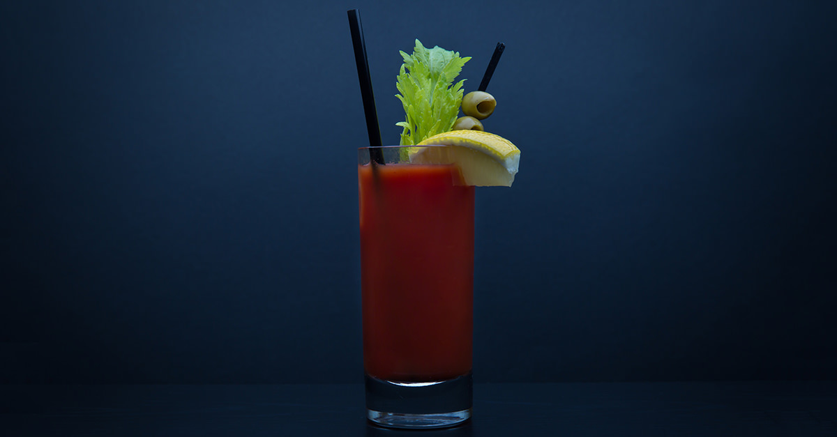 Il faut absolument savoir comment faire ce cocktail à base de vodka, le Bloody Mary.