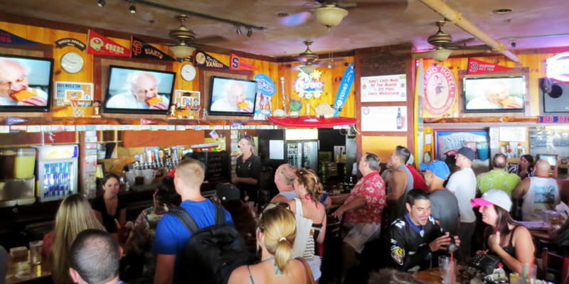 ARRÊTEZ DE METTRE DES TÉLÉVISEURS DANS CHAQUE BAR !