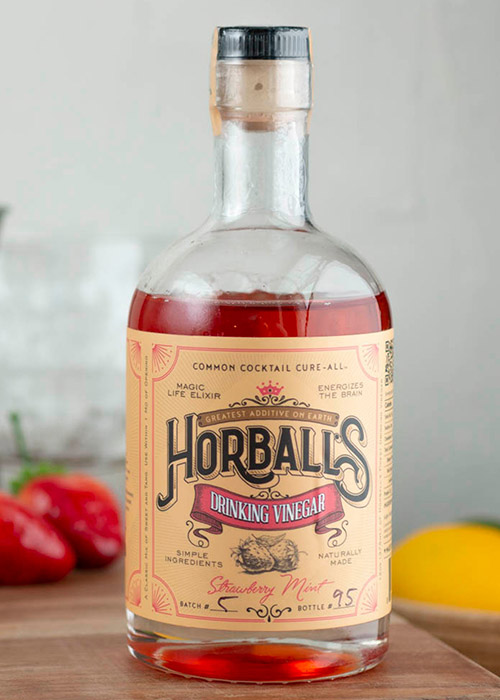 Le vinaigre à boire Horball est utilisé pour les cocktails.