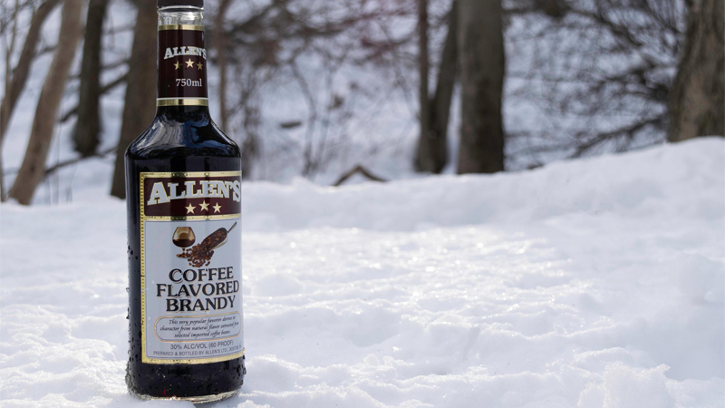 Allen's Coffee Brandy est connu comme le champagne du Maine.