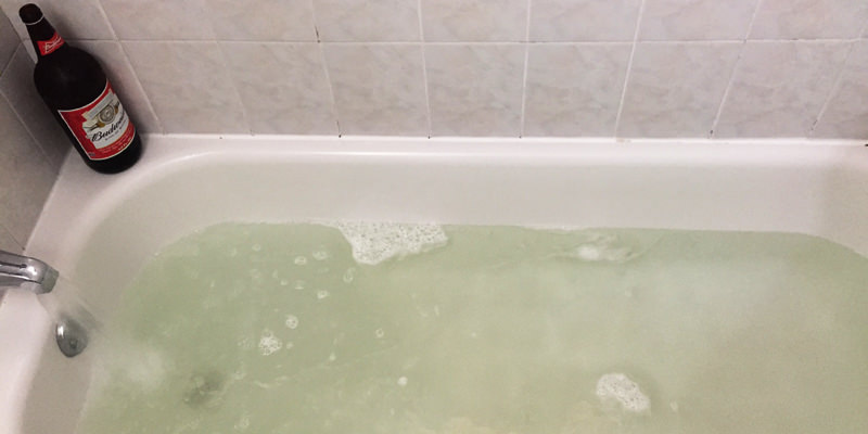 Ajouter de la bière à l'eau du bain.