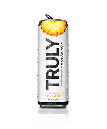 Selon le personnel de VinePair, les Trulys sont un élément essentiel à emporter dans votre glacière de plage.