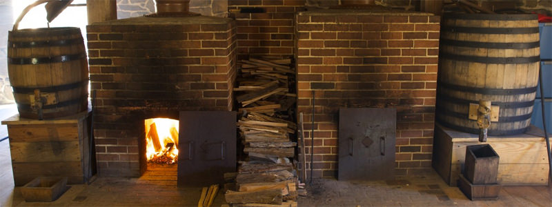 Alambics en cuivre en action