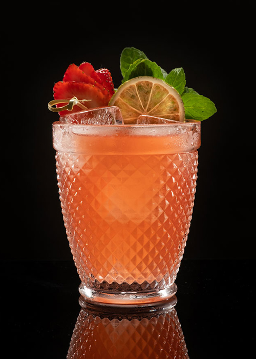 La recette de Mezcal Margarita Fraise-Rhubarbe fait partie des dix meilleures recettes de Cocktails Mezcal.