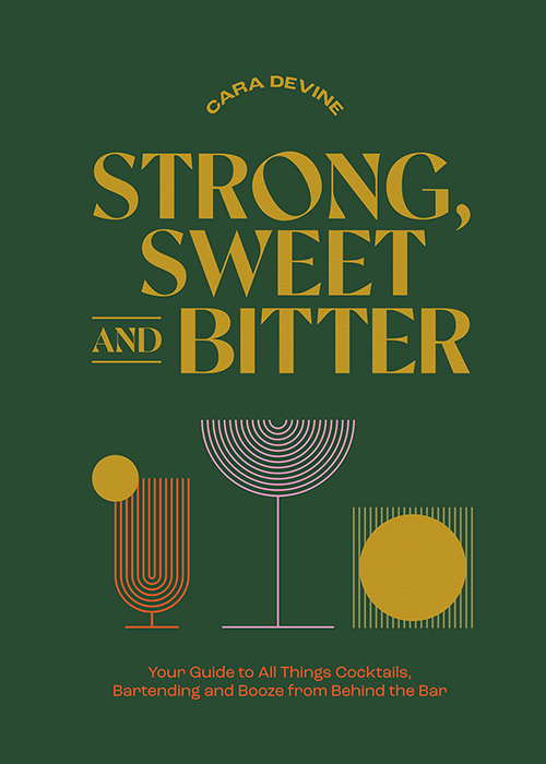Fort, doux et amer : votre guide de tout ce qui concerne les cocktails, le barman et les boissons derrière le bar est l'un des meilleurs livres sur les boissons alcoolisées à offrir cette année.