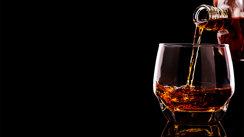 Le Scotch abandonne ses aspirations en matière de cocktails est une tendance en matière de boissons à surveiller en 2024.