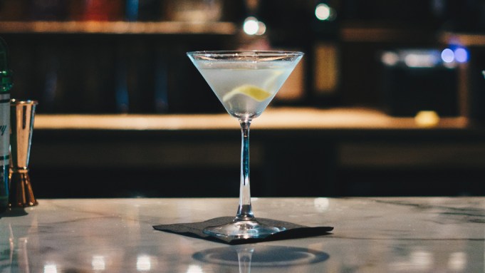 Comment faire le rêve d'un poète, le cocktail qui rend une vodka martini digne de vers