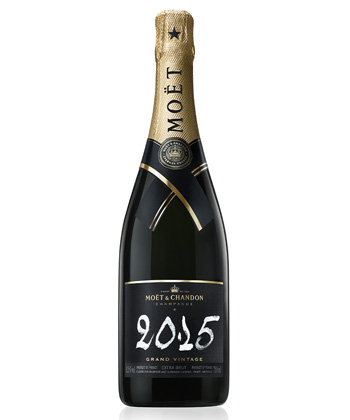 Moët & Chandon Grand Vintage 2015 est l'une des meilleures bouteilles de Champagne à offrir en cette période des fêtes.
