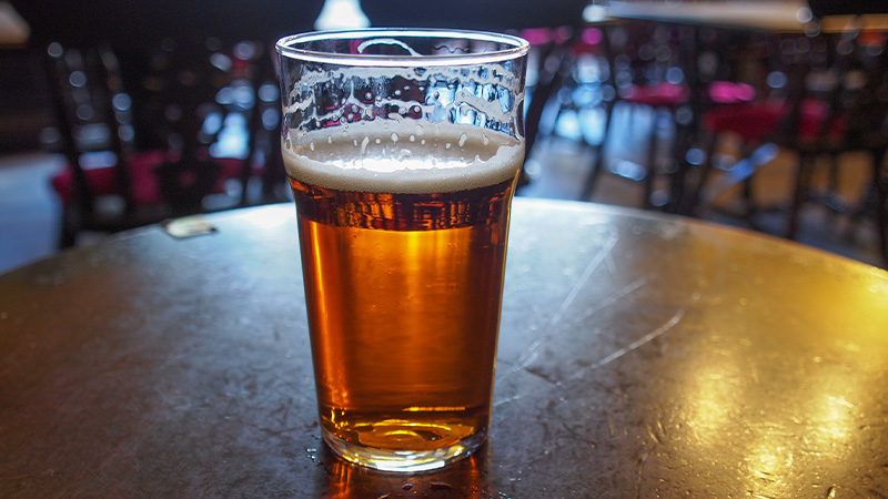 Cet Britannique vient de boire 2 000 pintes en 200 jours est l'une des actualités sur l'alcool les plus ridicules de VinePair en 2023.