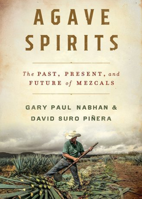 Agave Spirits: The Past, Present, and Future of Mezcals est l'un des meilleurs livres sur les boissons alcoolisées à offrir cette année.