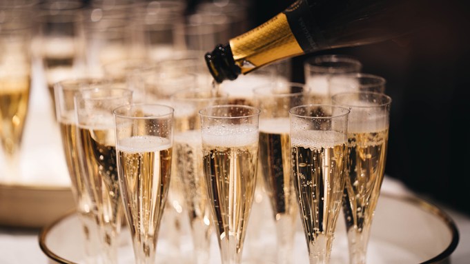 Même les Français boivent moins de champagne à cause de l'inflation