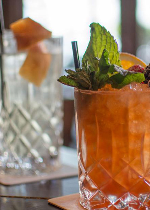 À la Nouvelle-Orléans, le restaurant Compère Lapin utilise son programme de boissons pour célébrer certains des spiritueux les plus emblématiques des Caraïbes.