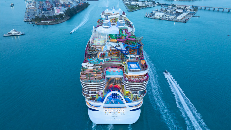 Le Royal Caribbean Icon of the Seas a appareillé pour la première fois en janvier 2024. Voici à quoi ressemble le fait d'être barman à bord.