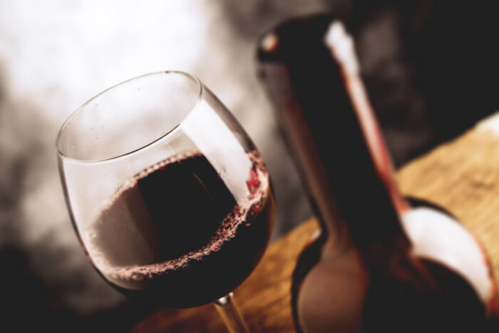 Quels produits secs gourmands choisir en accompagnement d’un vin rouge ?