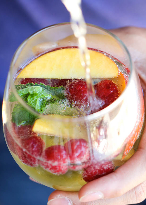 White Sangria Sparkler est l’une des meilleures recettes de Sangria blanche.