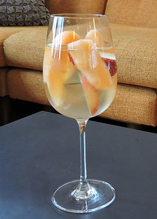 La Sangria festive pétillante est l’une des meilleures recettes de Sangria.