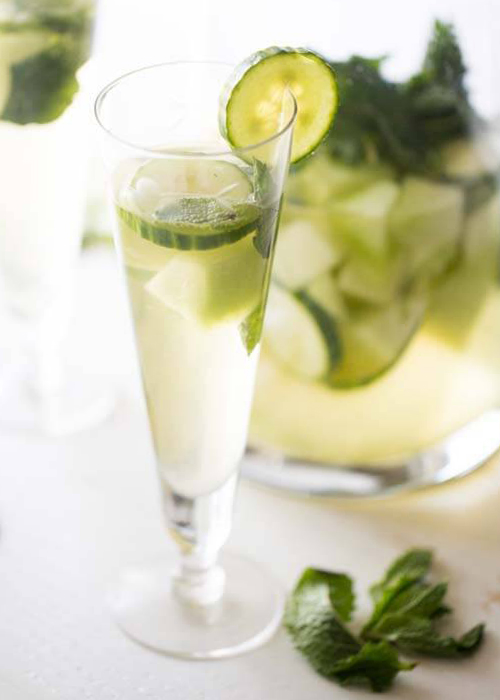 La sangria blanche au concombre et au melon est l’une des meilleures recettes de sangria blanche.