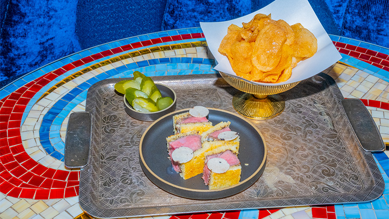 Chez Shinji's, les New-Yorkais peuvent déguster des cocktails de qualité scientifique ainsi que des créations culinaires élaborées et démonstratives.