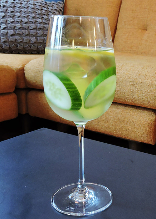 La sangria blanche rafraîchissante est l’une des meilleures recettes de sangria blanche.