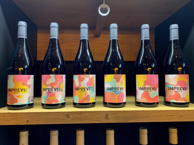 L'IA fournit des étiquettes de bouteilles individuelles pour le nouveau vin de la Maison Wessman