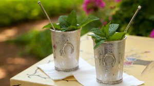 Menthe Julep dans une tasse en métal