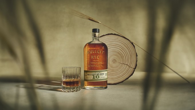 Bulleit vient de faire de son bien-aimé seigle de 10 ans un membre permanent de la famille